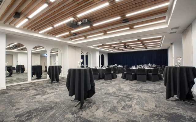 Holiday Inn Dandenong by IHG