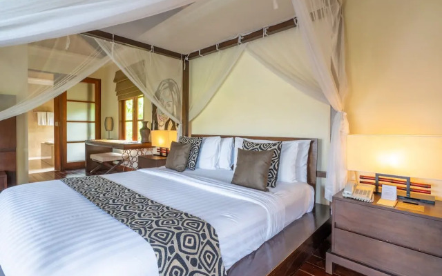 Cliffront Tropical Villa Cantik