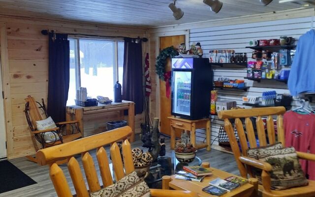 Sunshine Motel and Cabins