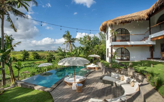 Majestic Private Villa 6 Br Canggu With Staff