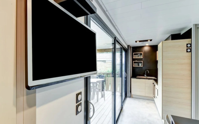 Secluded Chalet in Hourtin With Swimming Pool