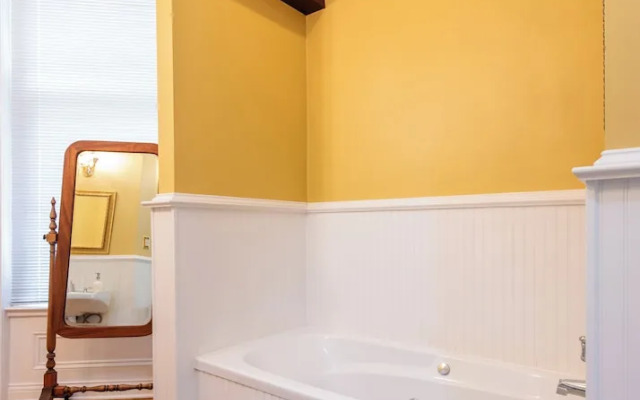 DuPont Mansion Bed & Breakfast