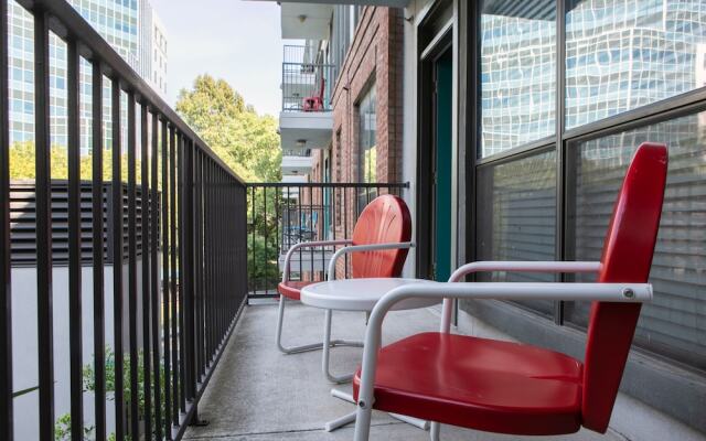 WanderJaunt - Luxe Downtown Austin Apts