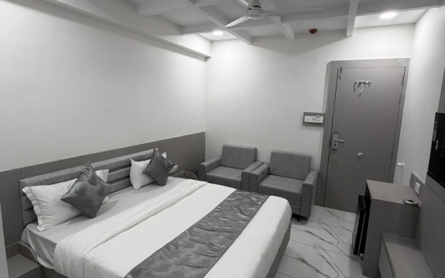 The 7 Eleven Hotel