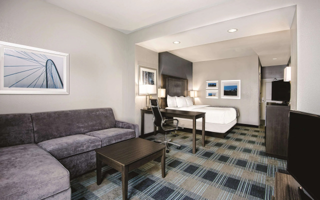 La Quinta Inn & Suites by Wyndham Victoria - South