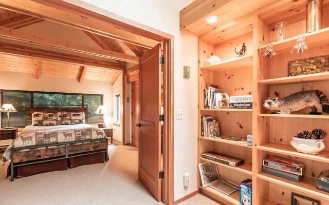 Papa Bear's River Cabin