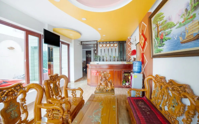 Nhat Hoa Hotel by OYO Rooms