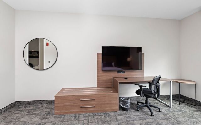 Holiday Inn Express Kansas City North Parkville An IHG Hotel