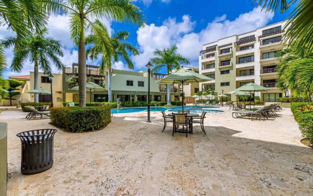 Beautiful 2BR Condo w Large Balcony in Palm Beach