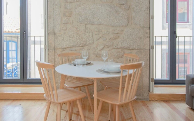 Liiiving in Porto Charming Downtown Delight II