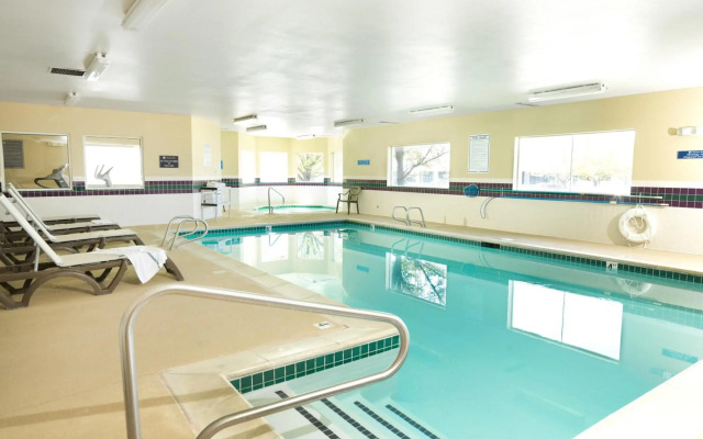 Crystal Inn Hotel & Suites Midvalley