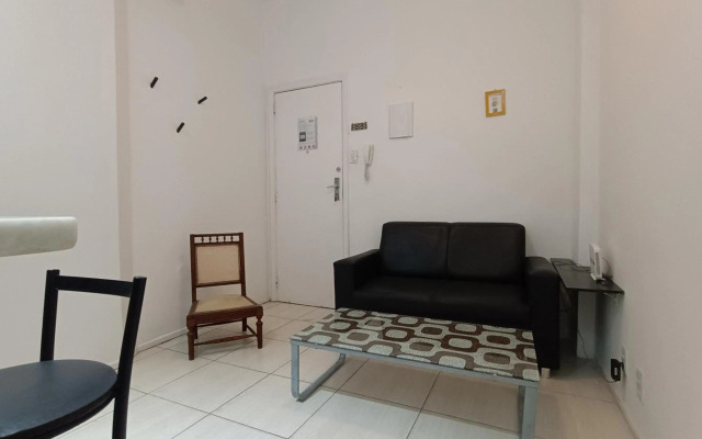 Apartamentos em Gomes Carneiro 84/Copanema