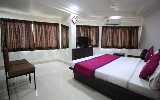 OYO 1360 Hotel Cross Road