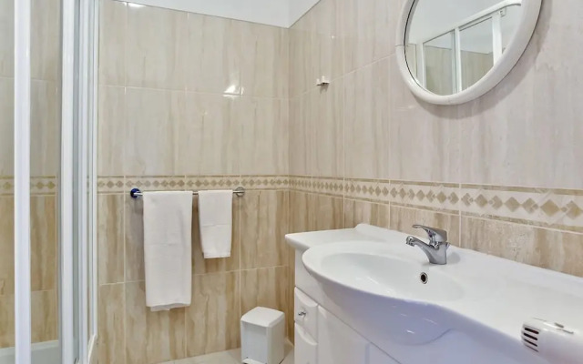 Apartment Oleander Excellent Townhouse in Carvoe