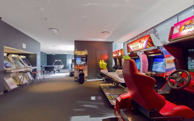 Circle on Cavill - HR Surfers Paradise