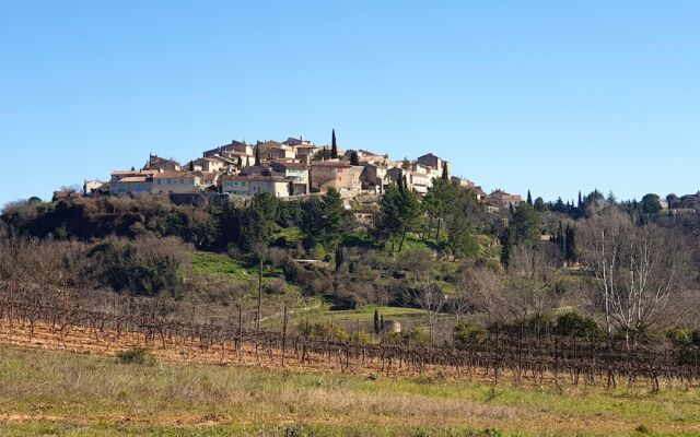 Apartment With one Bedroom in Grambois, With Wifi