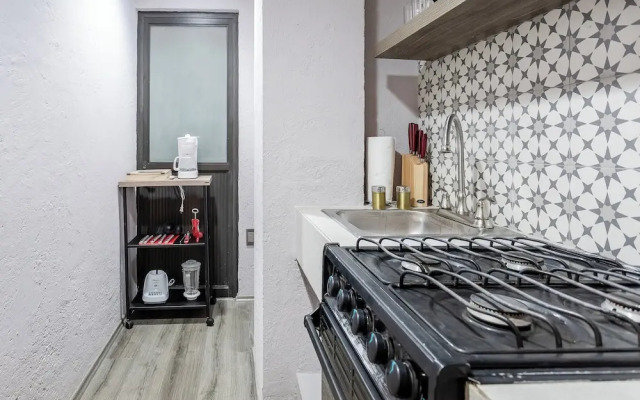 Luxury in the Heart of Roma - Elevator - Sleeps 7