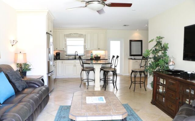 Jamaica Royale 002 - 1 Br Condo