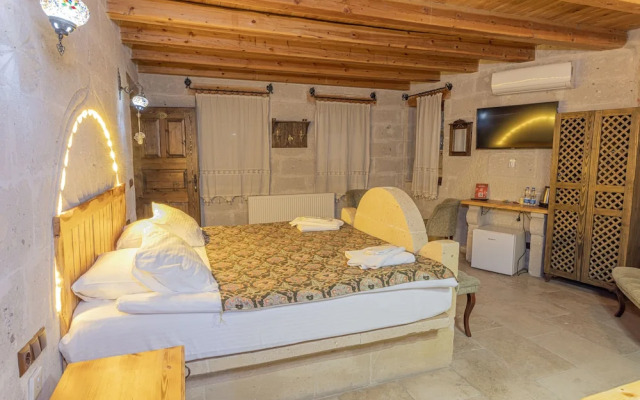 Zeus Cave Suites