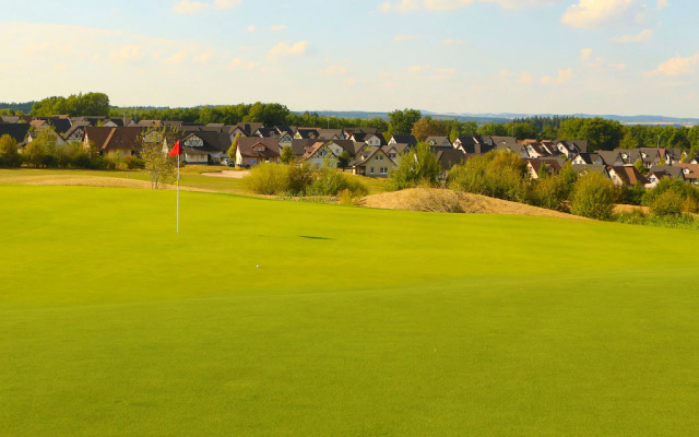 Restyled Villa with 4 Bathrooms & Sauna near River Moselle