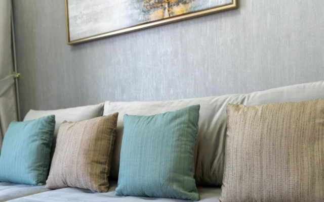 Elegant 1BR Apt Near Down Town