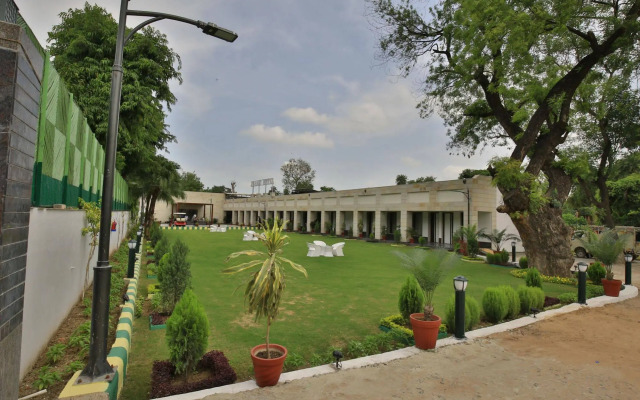 Jhansi Hotel