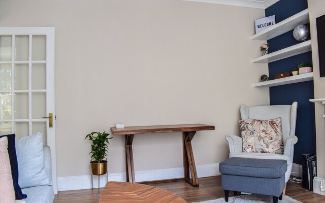 Charming 3 Bedroom Apartment From Cutty Sark