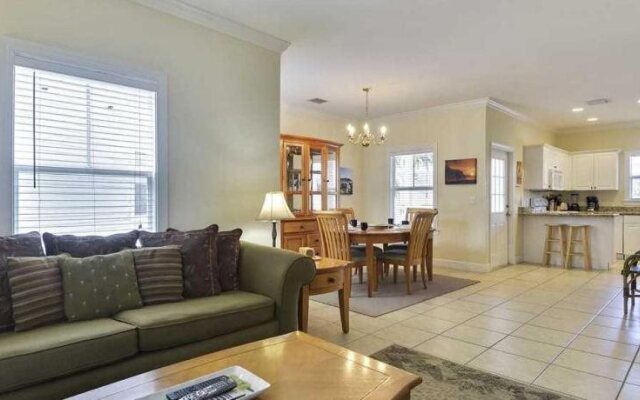 Coral Garden by Avantstay Great Location w/ Balcony & Shared Pool