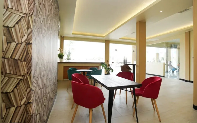 OYO 1330 Hotel Cahaya 3