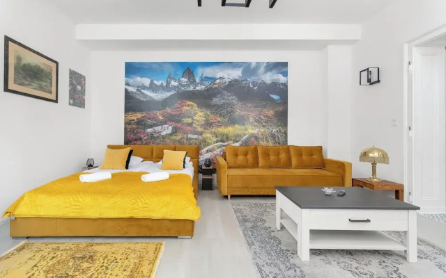 Yellow Apartment in Bytom by Renters