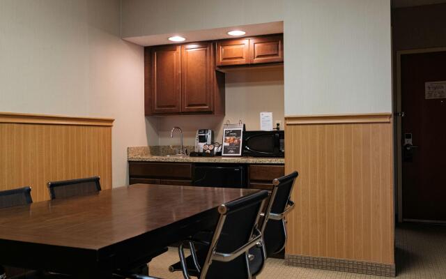 Holiday Inn Express Hotel & Suites Olathe North by IHG