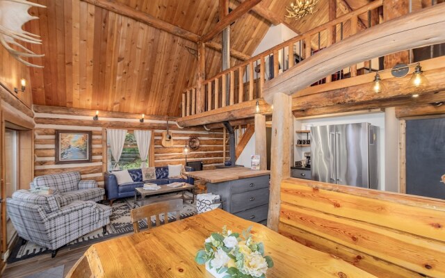 Guten Cabin 3 Bedroom Home by NW Comfy Cabins by RedAwning