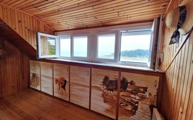 In Locquirec With 3 Bedrooms And 1 Bathrooms