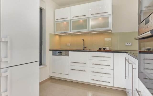 Stunning Home in Liznjan With Wifi and 2 Bedrooms