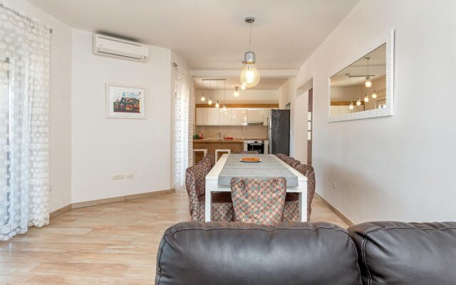 Awesome Home in Premantura With Wifi and 5 Bedrooms