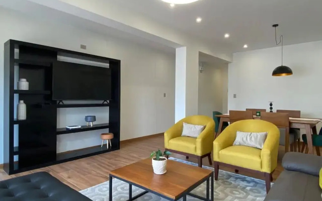 Incredible 3BR With Balcony in Miraflores