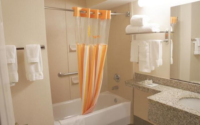 La Quinta Inn & Suites By Wyndham Tulsa Central