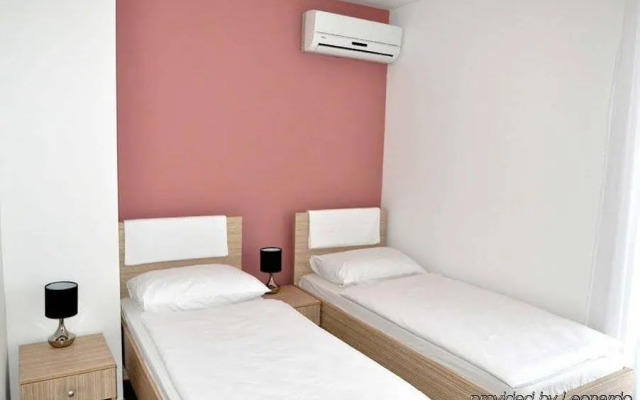Motel Aura