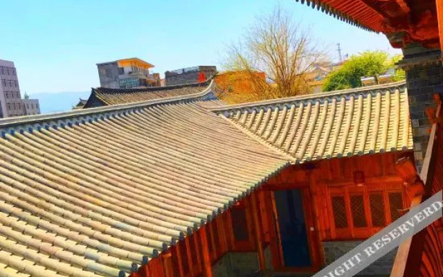 Jianshui Yanqitang Private Courtyard Inn (Jianshui Ancient City Small Train Store)