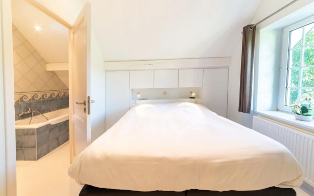 Villa White in Spa With Pool