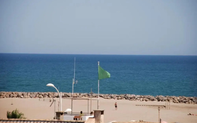 Villa in Valras-plage Near Sandy Beach