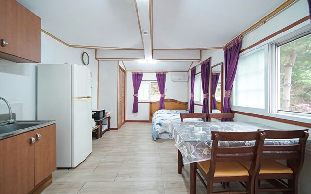 Yeosu Blue Sky Galaxy Pension