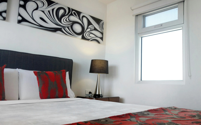 Semaphore Splash Apartments