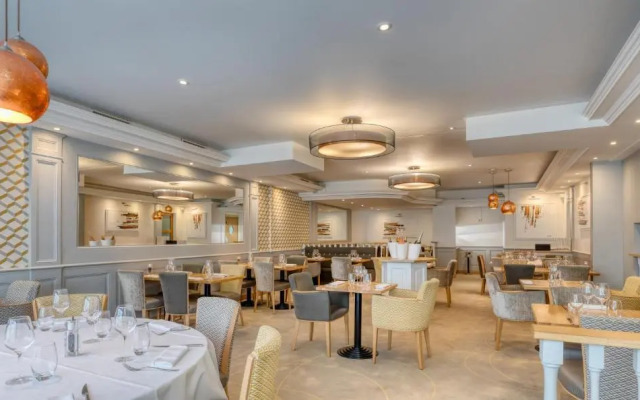 Brit Hotel Les Voyageurs