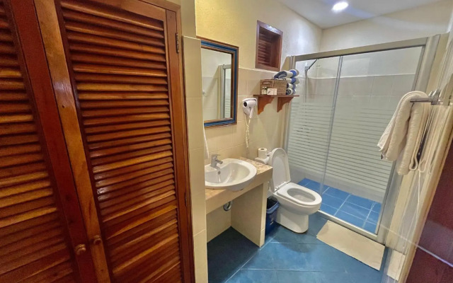 Coco Grove Beach Resort