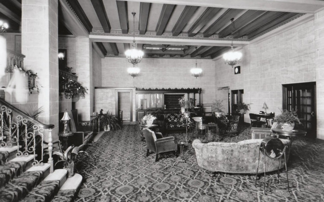Mayflower Park Hotel