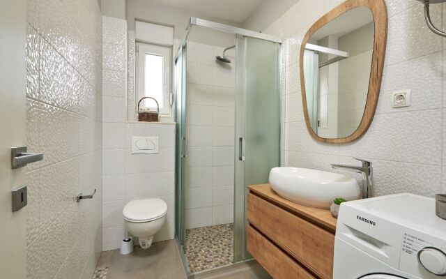 Enticing Holiday Home in Trogir Near Seabeach