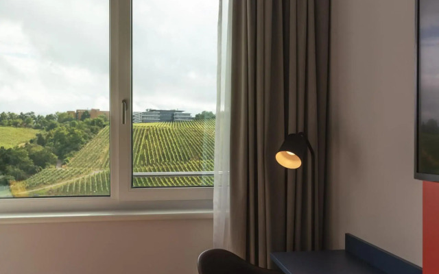 Holiday Inn - the niu, Form Stuttgart Feuerbach by IHG