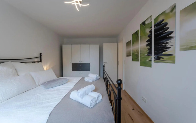 TAMLiving Great View Center 3 Bridges Castle