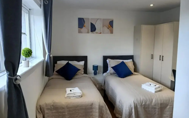 Modern and Spacious 3 Bed Retreat - Bracknell
